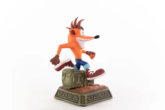 Crash Bandicoot - Crash Bandicoot Statue (Classic): First 4 Figures