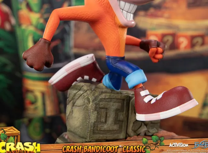Crash Bandicoot - Crash Bandicoot Statue (Classic): First 4 Figures