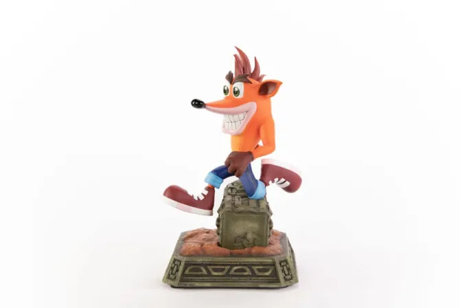 Crash Bandicoot - Crash Bandicoot Statue (Classic): First 4 Figures